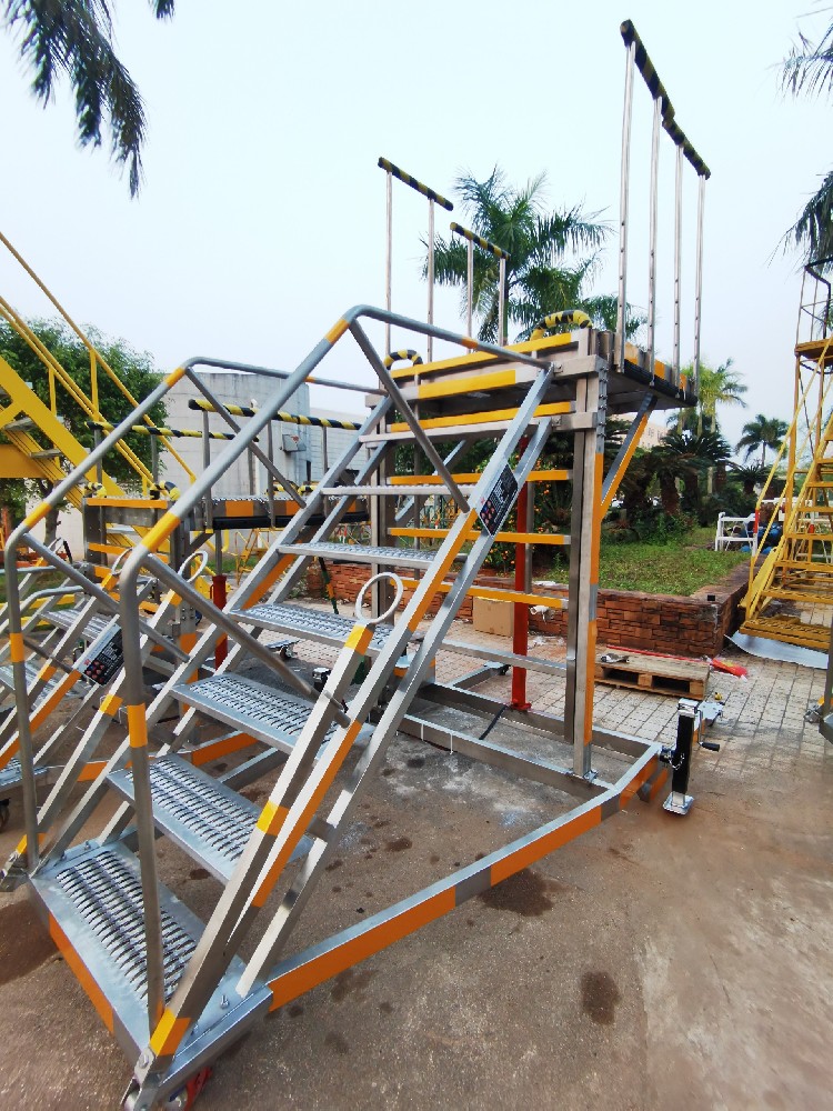 宽体机液压升降梯