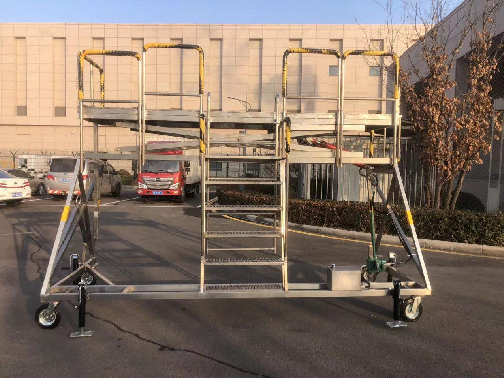 A330主轮舱工作梯