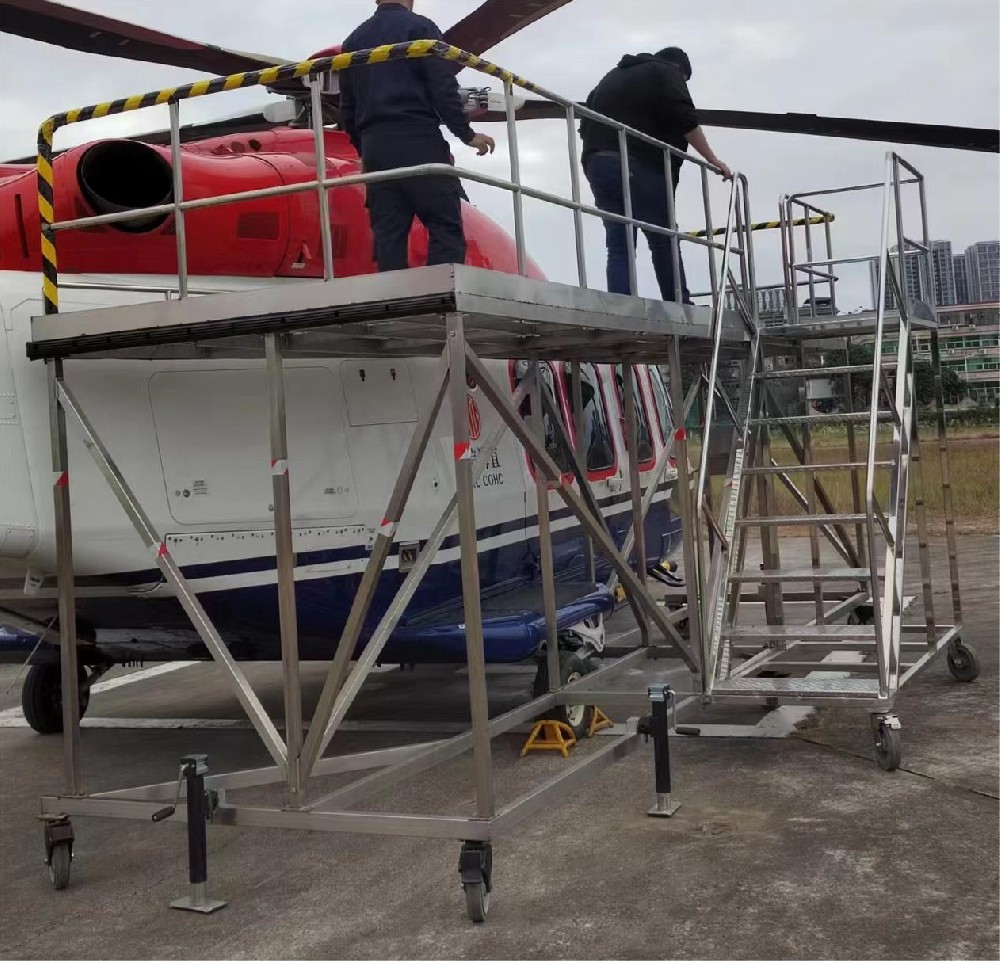 AW139机身大平台工作梯