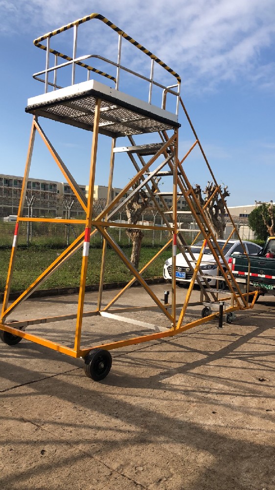 A320APU加滑油工作梯